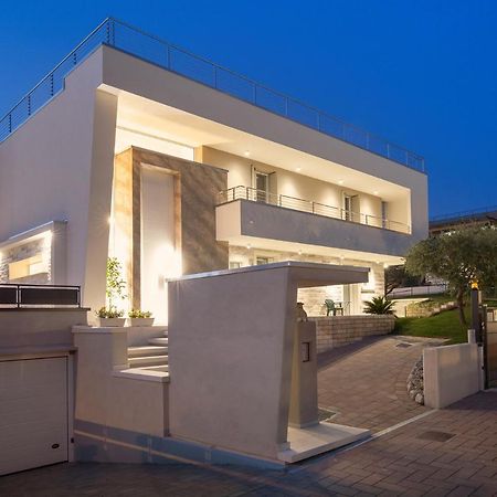 Villa Aurora-Holiday Home Apt 1 Bardolino Dış mekan fotoğraf